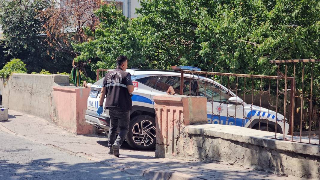 Konya'dan Kayseri'ye gitti, eski eşini bıçakladı! 1